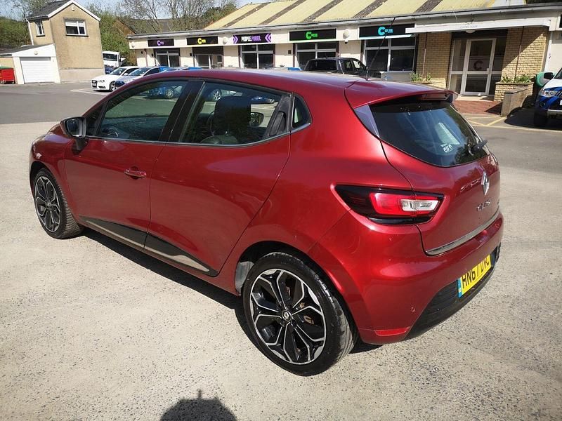 Usado Renault Clio IV Dynamique 90 HP (66 kW) 2017 Vermelho Citadino