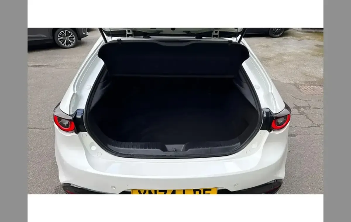 Used Mazda 3 Takumi-Line 183 HP (134 kW) 2024 White Hatchback