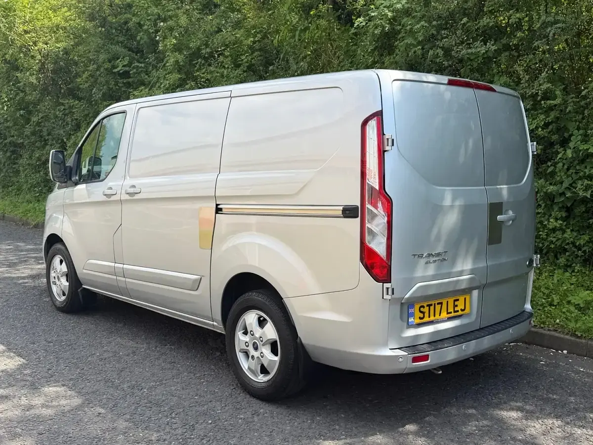 Used Ford Transit Custom Limited 130 HP (95 kW) 2017 Silver Van