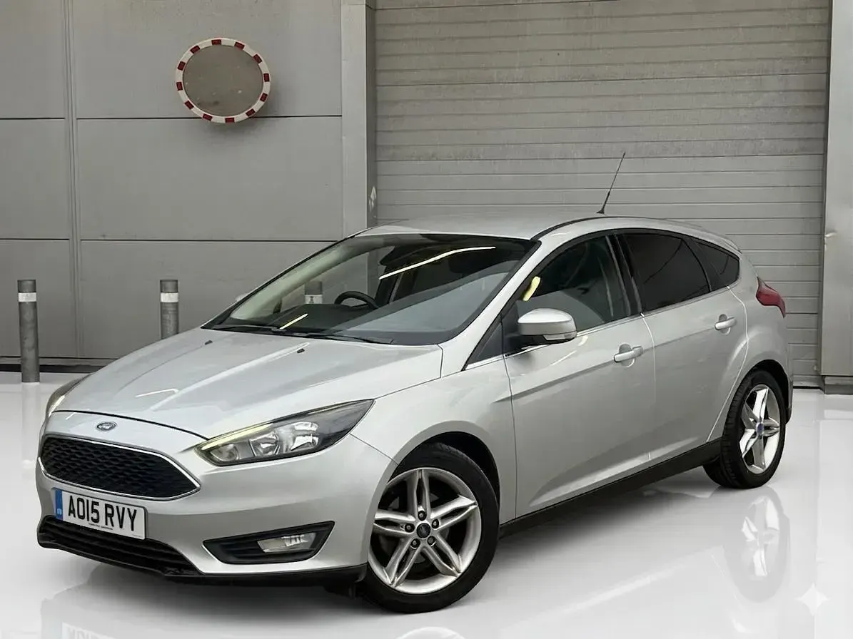 Used Ford Focus Zetec 120 HP (88 kW) 2015 Silver Hatchback
