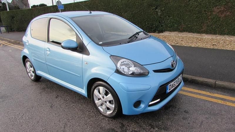 Used Toyota Aygo Style 68 HP (50 kW) 2013 Blue Hatchback