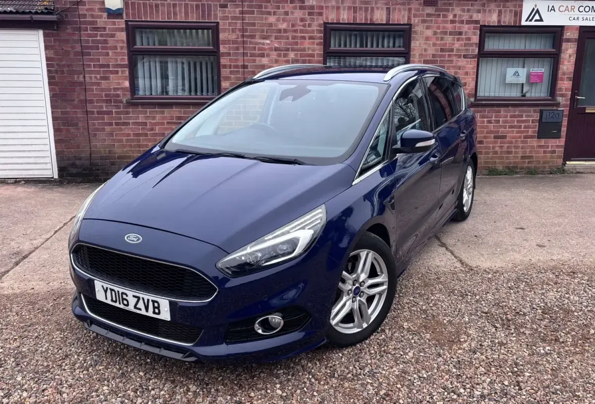 Begagnad Ford S-MAX Sport 150 HK (110 kW) 2016 Blå Minibuss