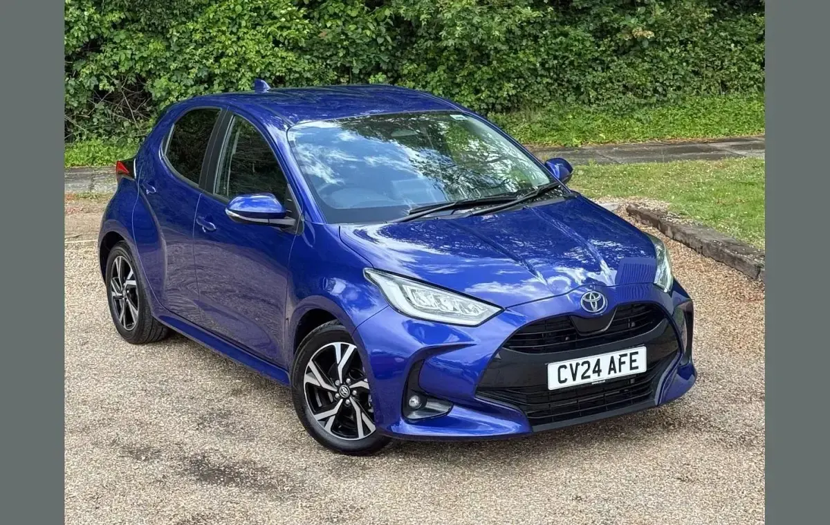 Used Toyota Yaris Design 116 HP (85 kW) 2024 Blue Hatchback