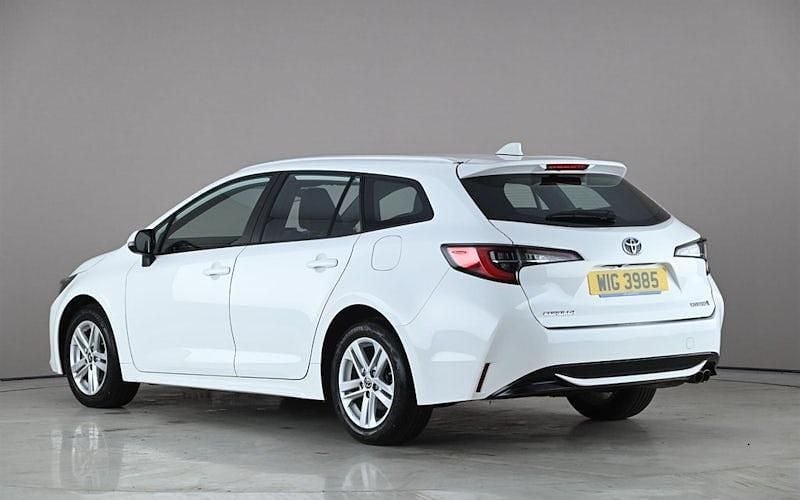 Used Toyota Corolla 184 HP (135 kW) 2022 White Estate