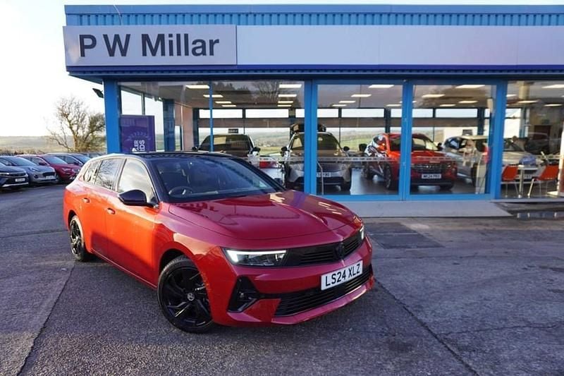 Red Used 2024 Vauxhall Astra Estate | £17,999 (Super price) - Image 1/1
