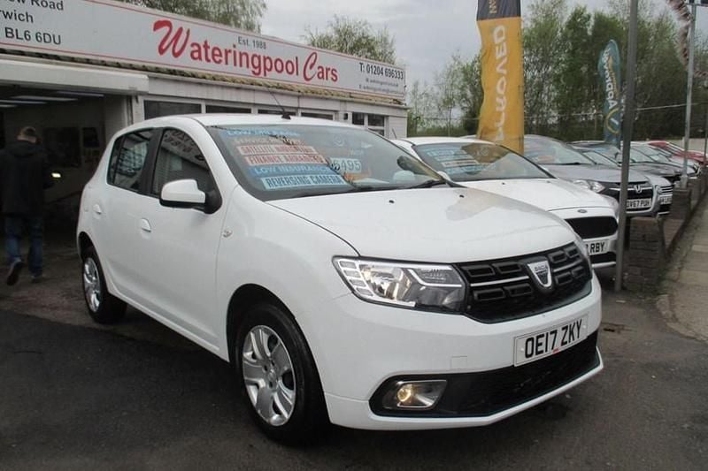 White Used 2017 Dacia Sandero Lauréate Hatchback | £6,495 (Fair price) - Image 1/1