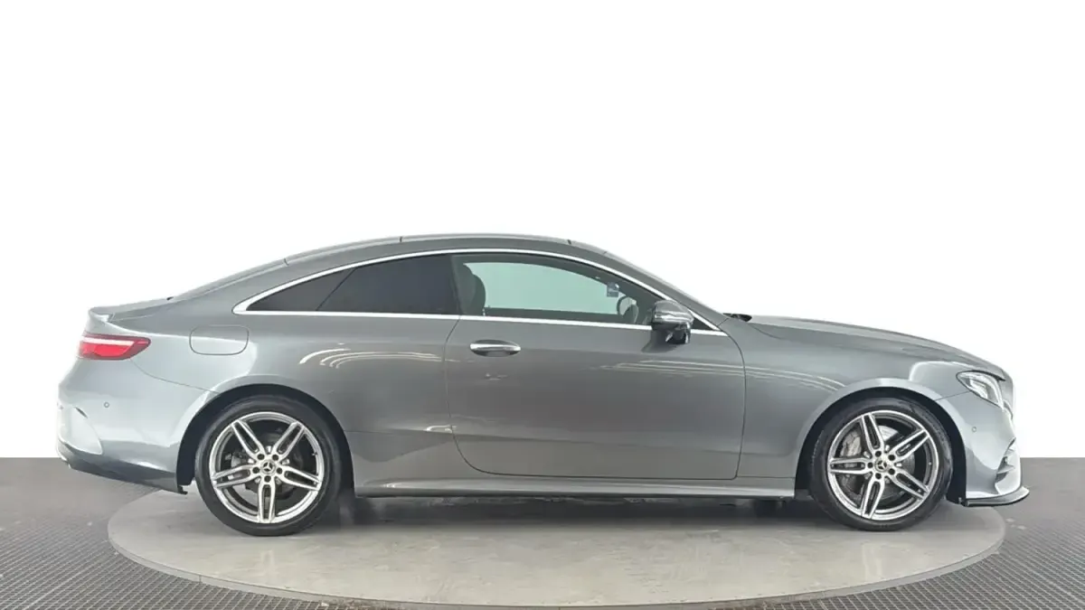 Usado Mercedes E300 AMG Line Premium 245 HP (180 kW) 2018 Cinzento Coupé
