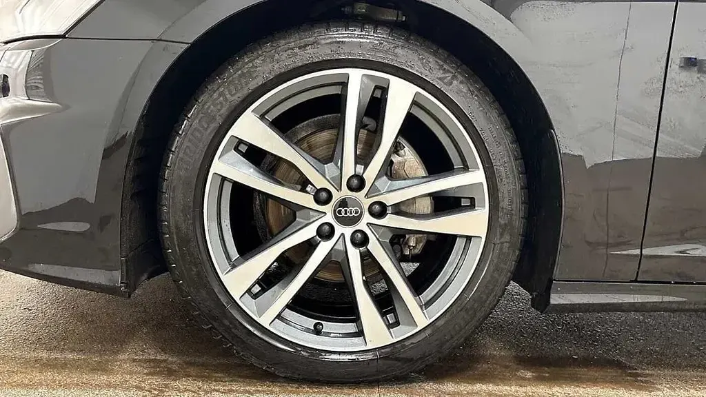 Usado Audi A6 S-Line 224 HP (164 kW) 2024 Preto Carrinha