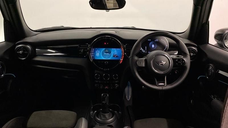 Używany Mini Cooper Hatch 134 KM (98 kW) 2024 Srebrny Hatchback