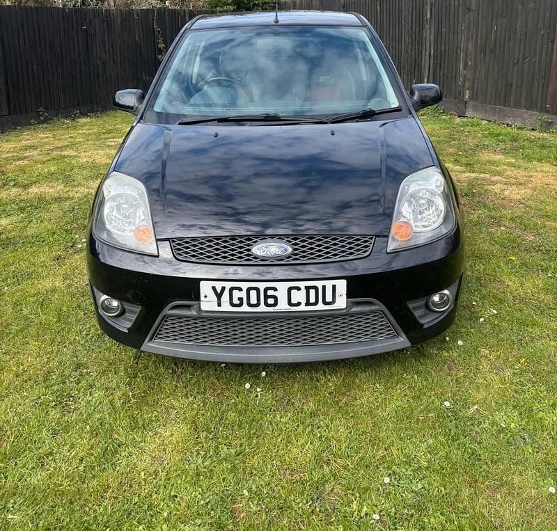 Usado Ford Fiesta ST 150 CV (110 kW) 2006 Negro Utilitario