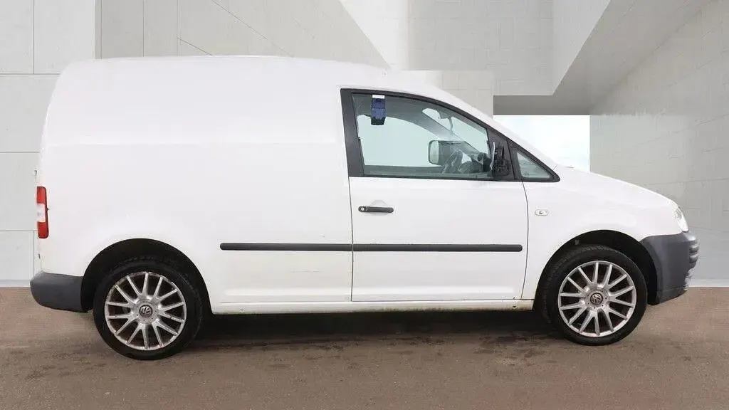 Used VW Caddy 104 HP (76 kW) 2009 White MPV