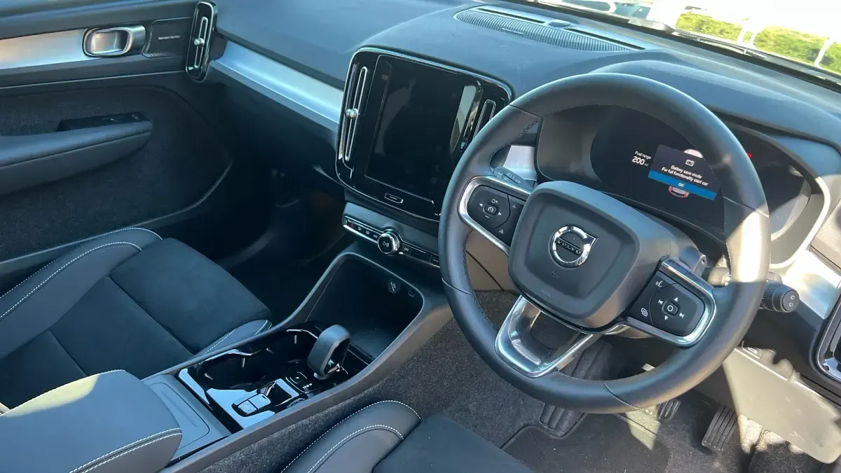 Used Volvo XC40 Plus 197 HP (144 kW) 2026 Black SUV