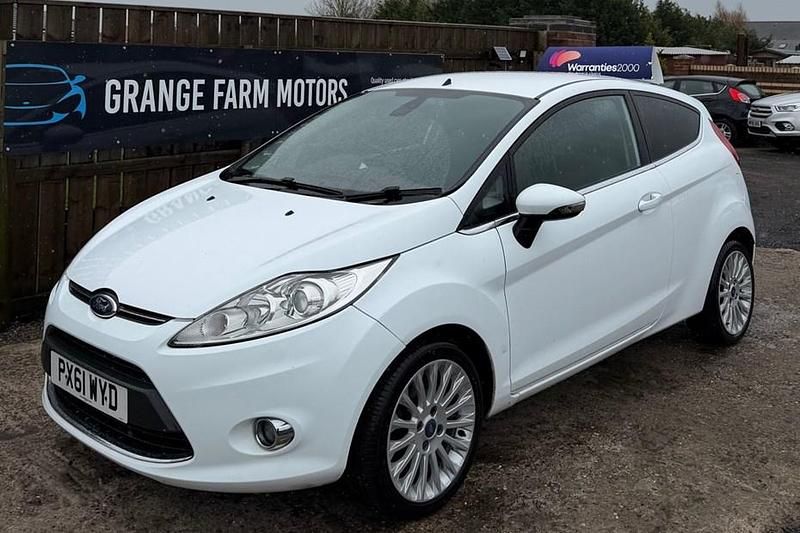 Used Ford Fiesta Titanium 96 HP (70 kW) 2011 White Hatchback