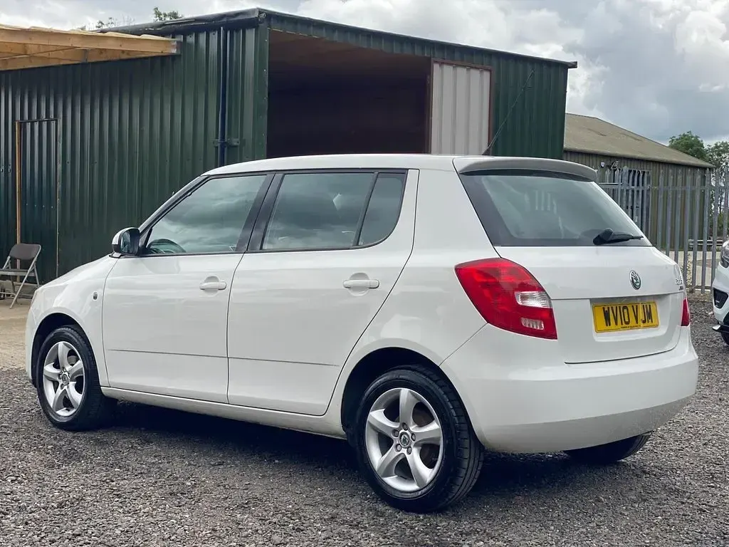 Used Skoda Fabia 86 HP (63 kW) 2010 White Hatchback