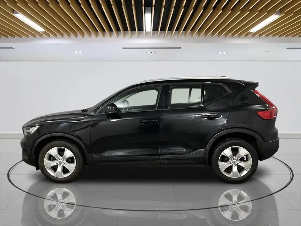 Usado Volvo XC40 Momentum 150 CV (110 kW) 2020 Negro SUV
