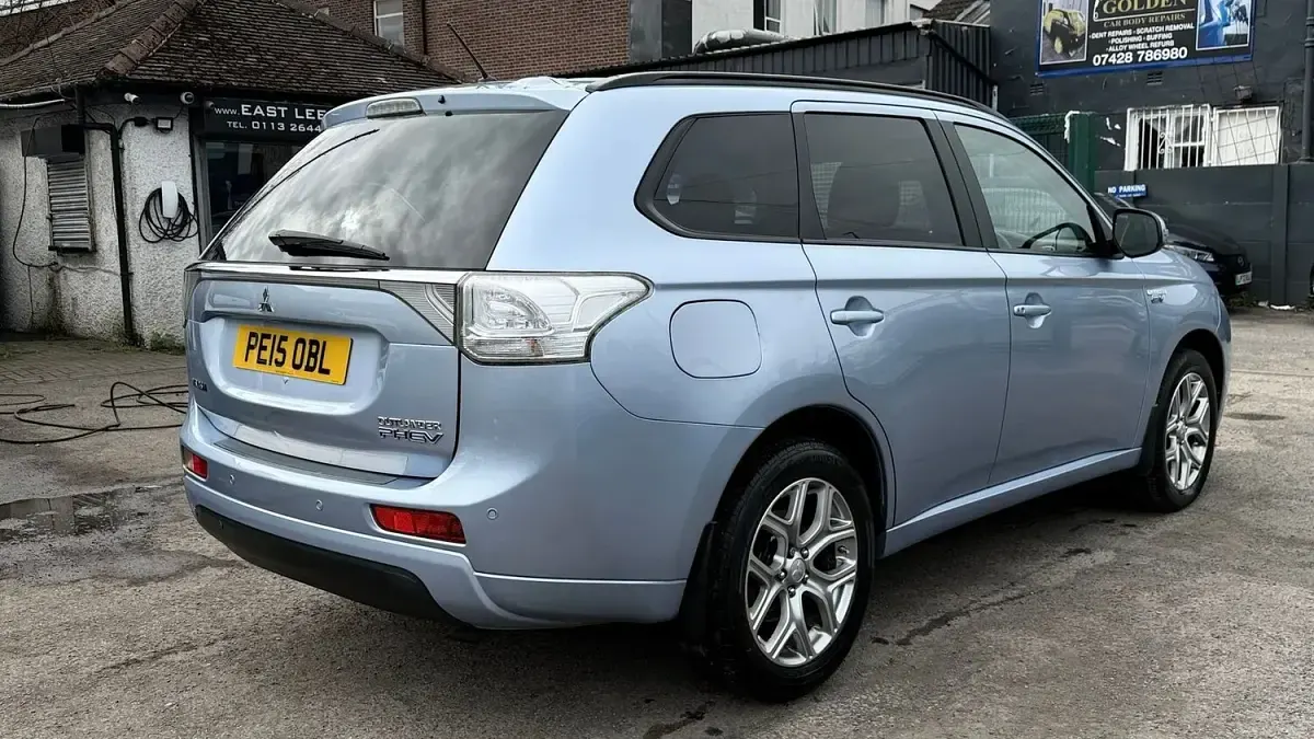 Begagnad Mitsubishi Outlander P-HEV 200 HK (147 kW) 2015 Blå Kombi