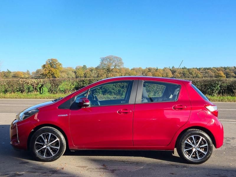 Second-hand Toyota Yaris Hybrid 2019 Roșu Hatchback