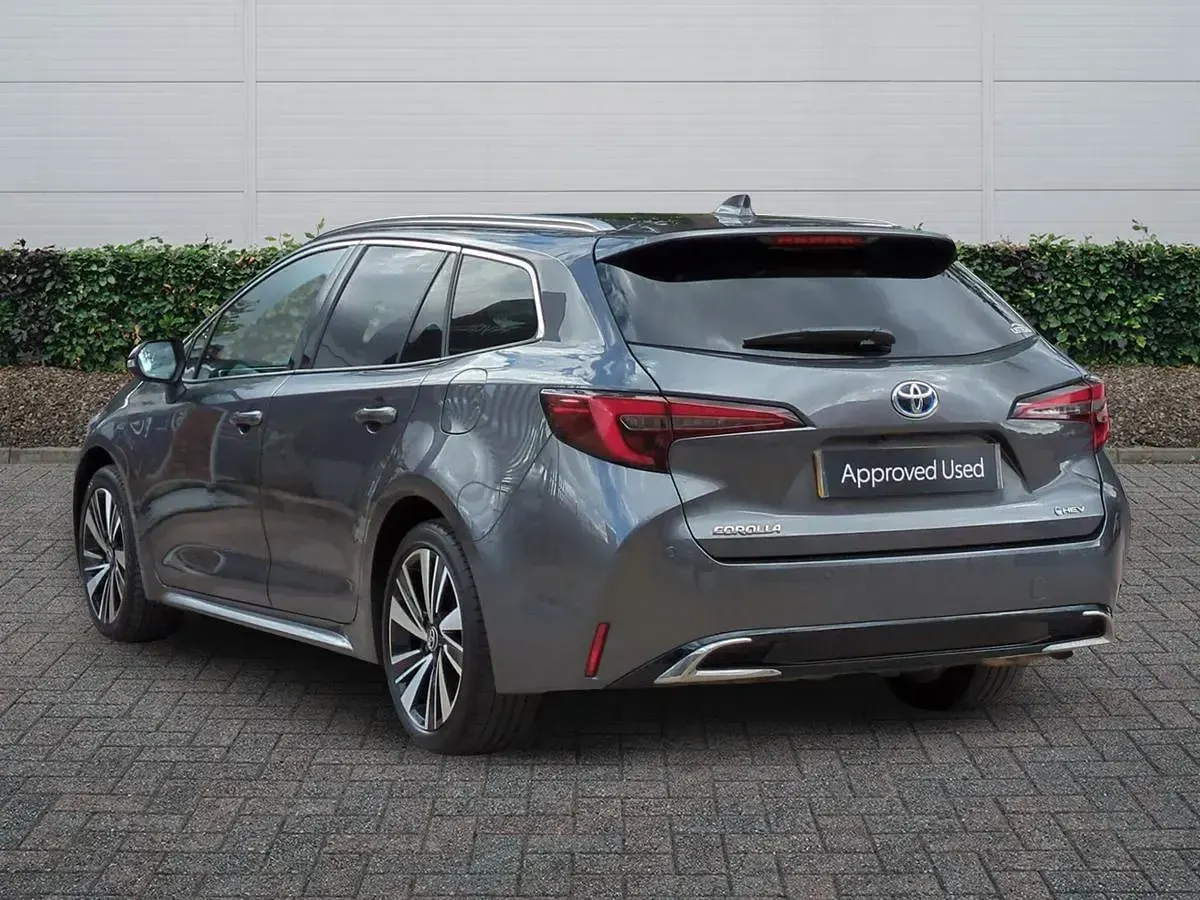 Used Toyota Corolla Design 140 HP (102 kW) 2025 Grey Estate