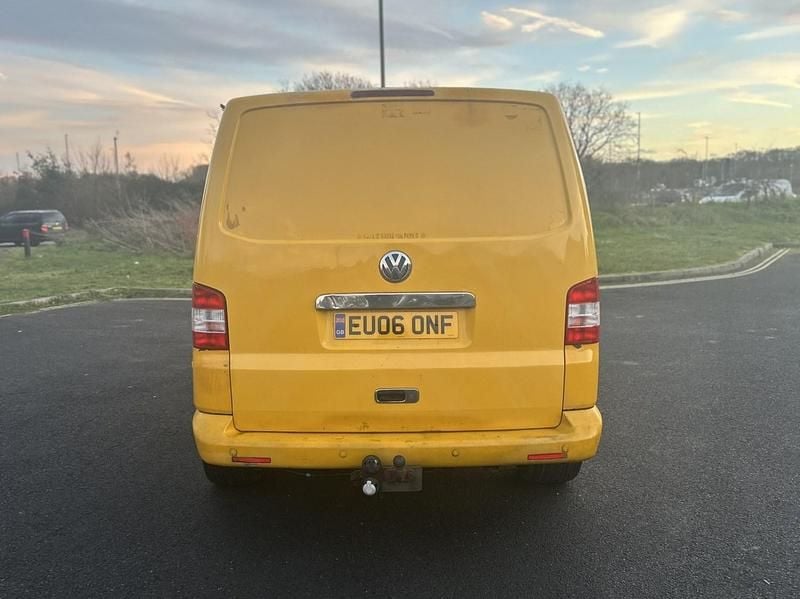 Begagnad VW T5 2006 Gul Van
