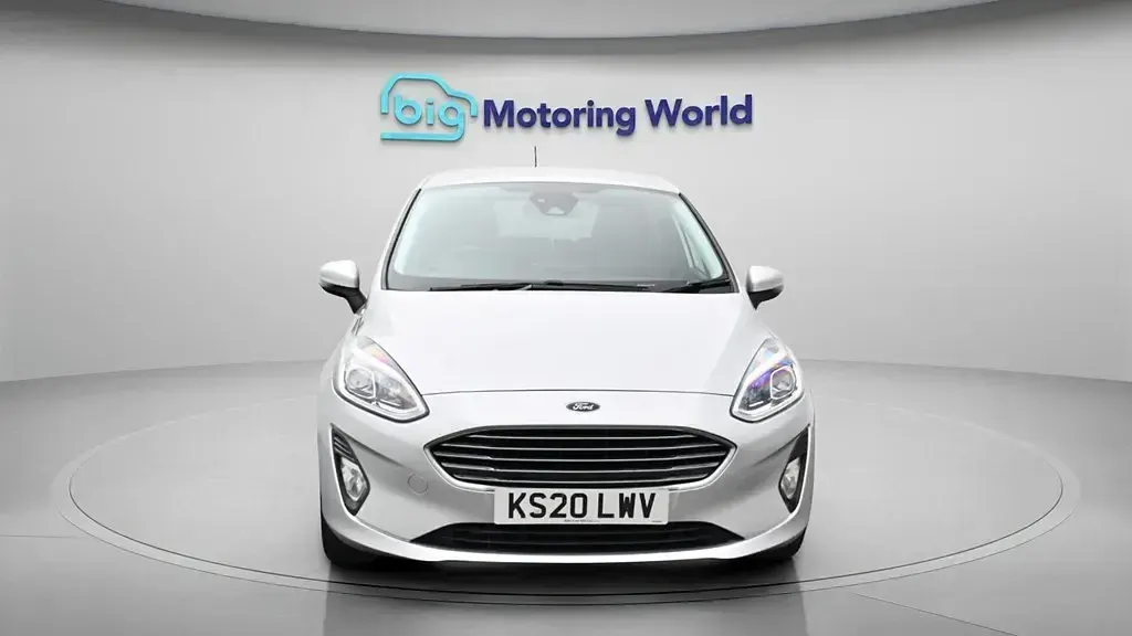 Second-hand Ford Fiesta Titanium 95 CP (69 kW) 2020 Argintiu Hatchback