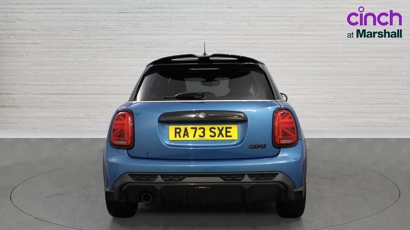 Używany Mini Cooper Sport 136 KM (100 kW) 2024 Niebieski Hatchback