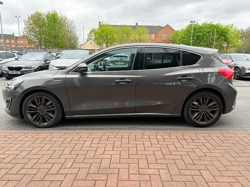 Begagnad Ford Focus 2020 Grå Halvkombi