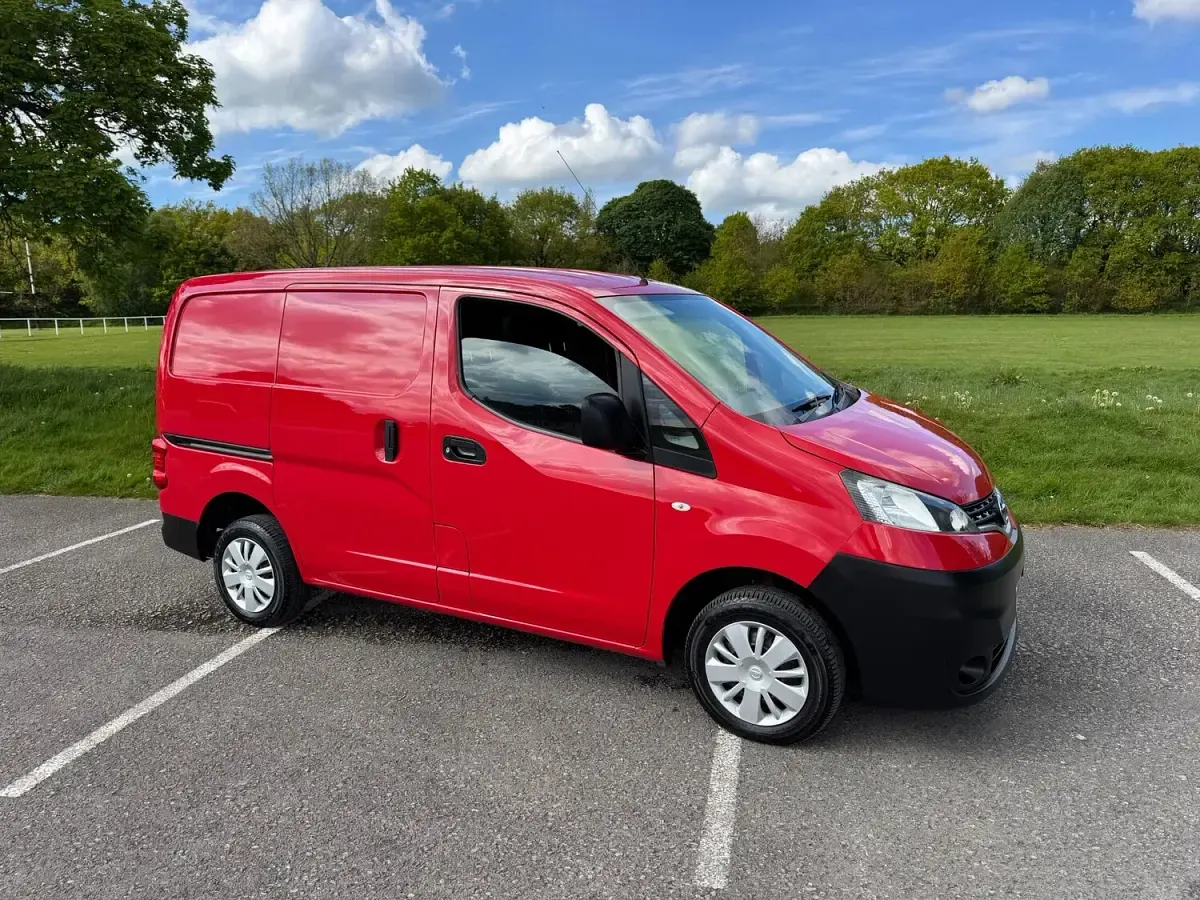 Used Nissan NV200 Acenta 2017 Red MPV
