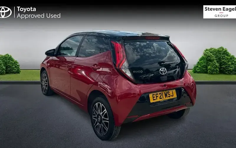 Used Toyota Aygo X-clusiv 72 HP (52 kW) 2021 Red Hatchback