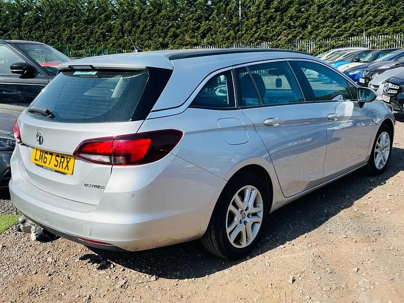Second-hand Vauxhall Astra Design Edition 110 CP (80 kW) 2018 Argintiu Break