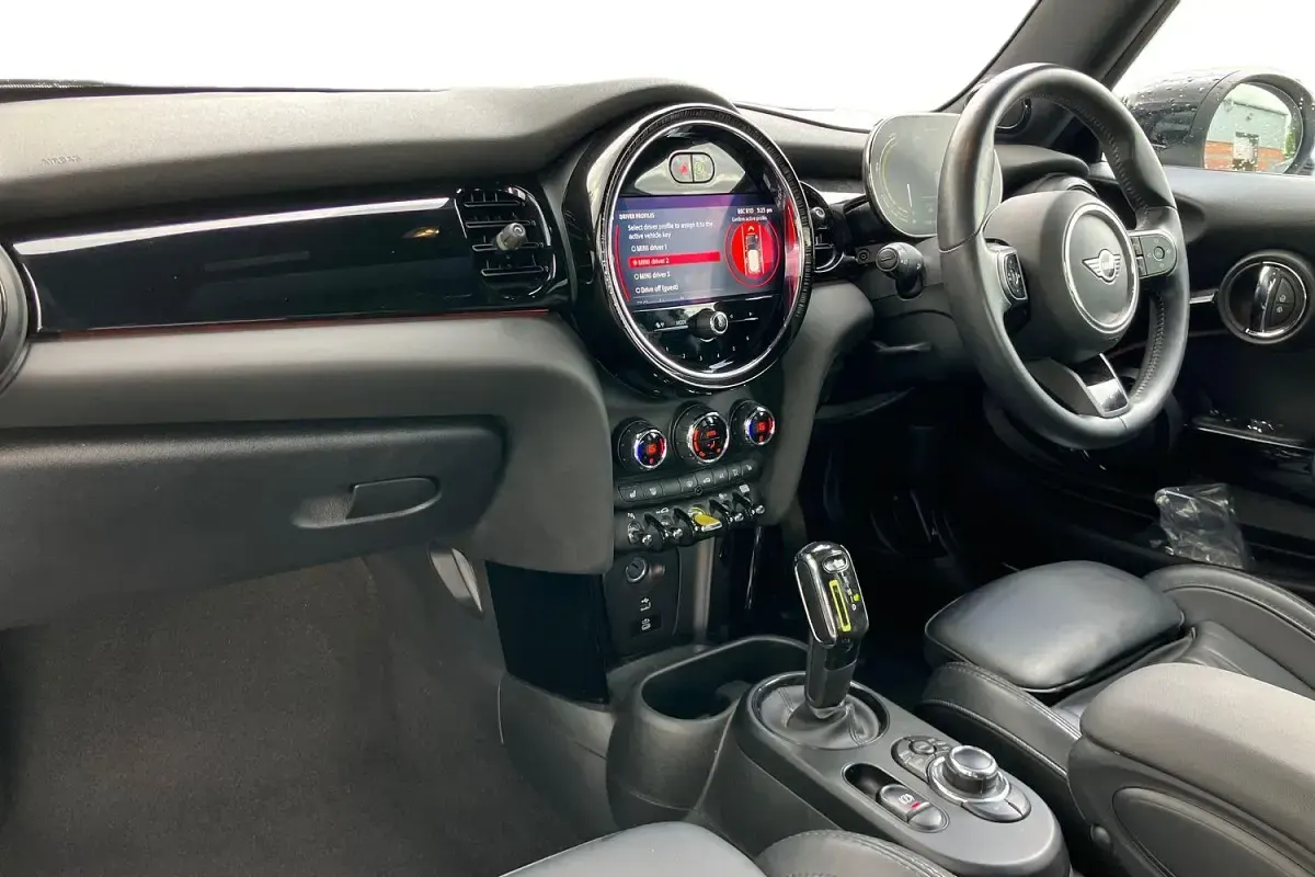 Used Mini Cooper S Level 3 135 kW (184 HP) 2023 White Hatchback