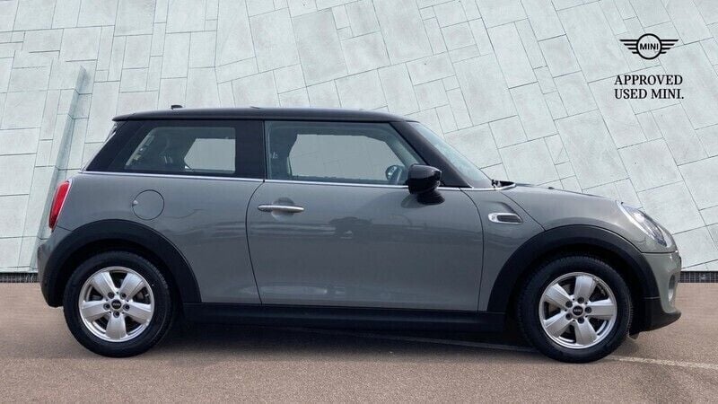 Usado Mini Cooper Classic 134 HP (98 kW) 2020 Cinzento Citadino