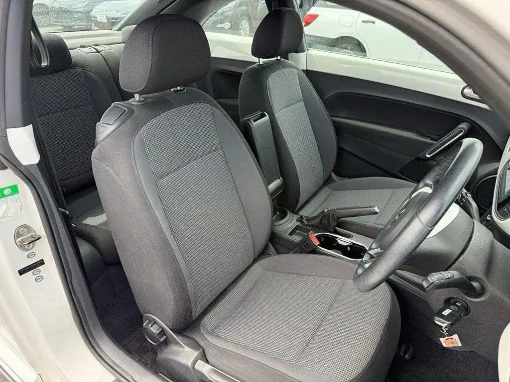 Used VW Beetle Design 105 HP (77 kW) 2013 Hatchback