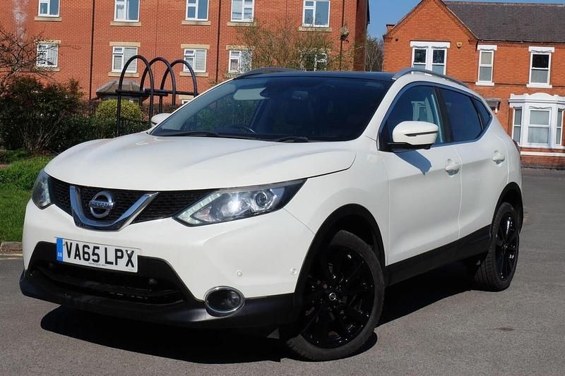 Used Nissan Qashqai S 2016 White SUV