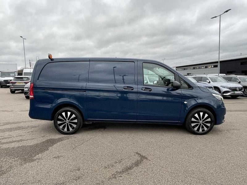 Used Mercedes Vito Premium 187 HP (137 kW) 2024 Blue Van