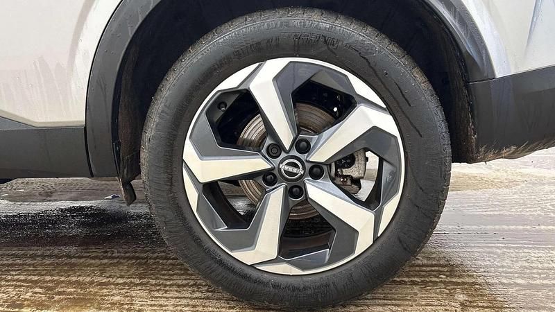 Used Nissan Qashqai N-Connecta 158 HP (116 kW) 2022 Silver SUV