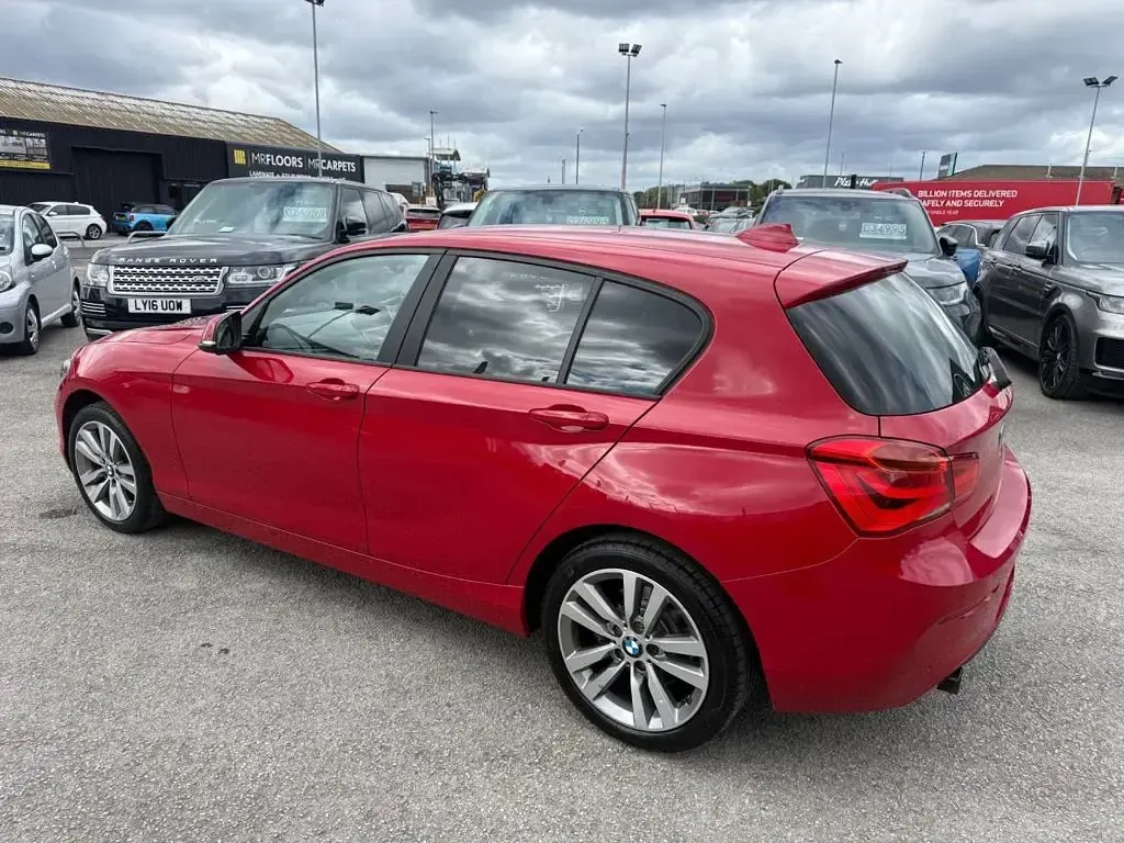 Used BMW 118 Sport Line 2015 Red Hatchback