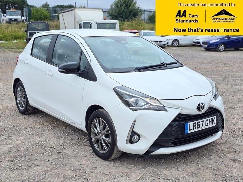 White Used 2017 Toyota Yaris Hatchback | £9,788 (Good price) - Image 1/4