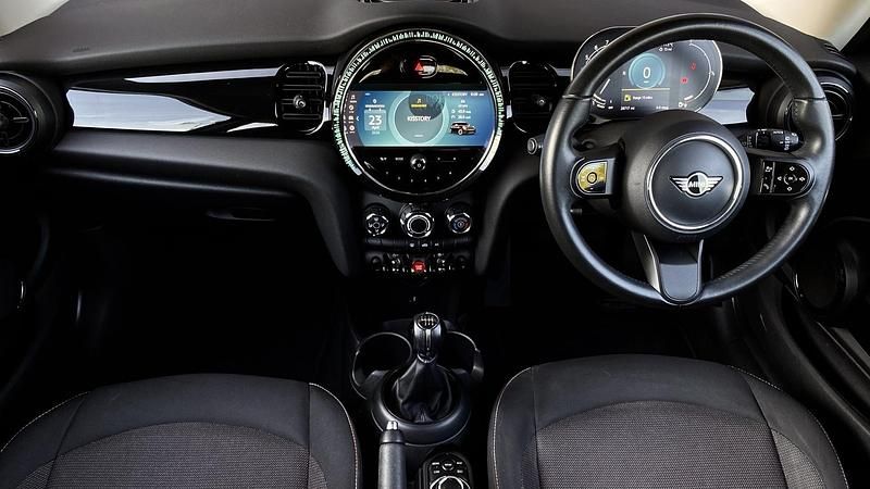Usado Mini Cooper Classic 134 HP (98 kW) 2022 Vermelho Citadino