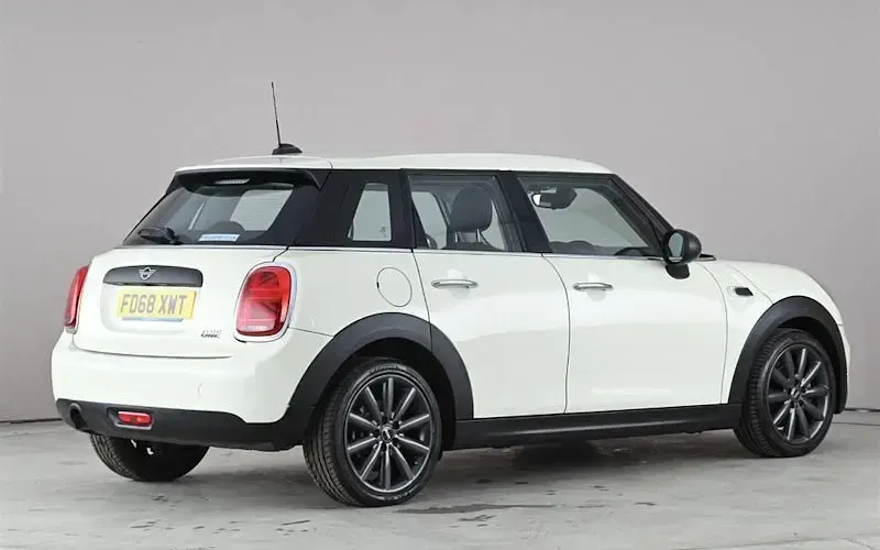 Usado Mini ONE Hatch 102 CV (75 kW) 2018 Blanco Utilitario