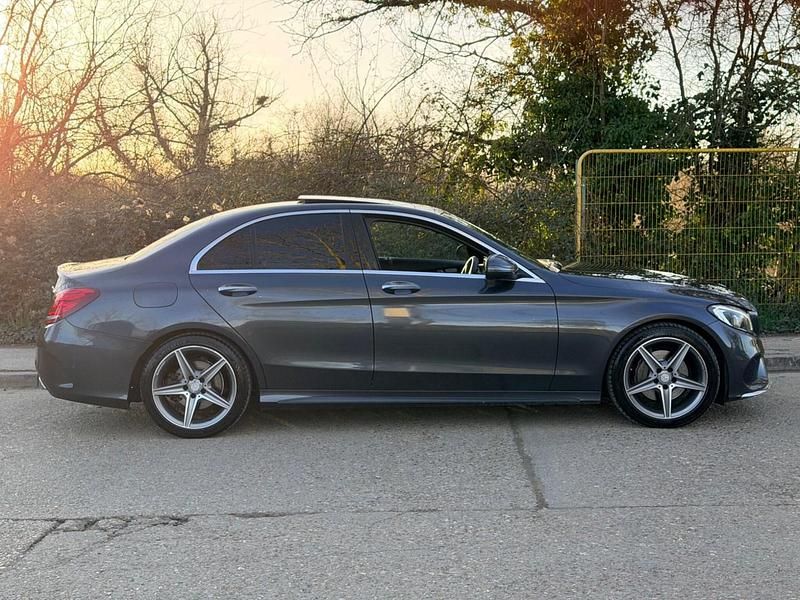 Usado Mercedes C220 AMG Line Premium Plus 2016 Gris Berlina