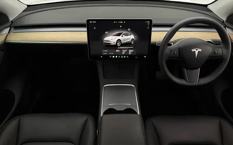 Used Tesla Model Y Standard Range 219 kW (299 HP) 2023 White SUV