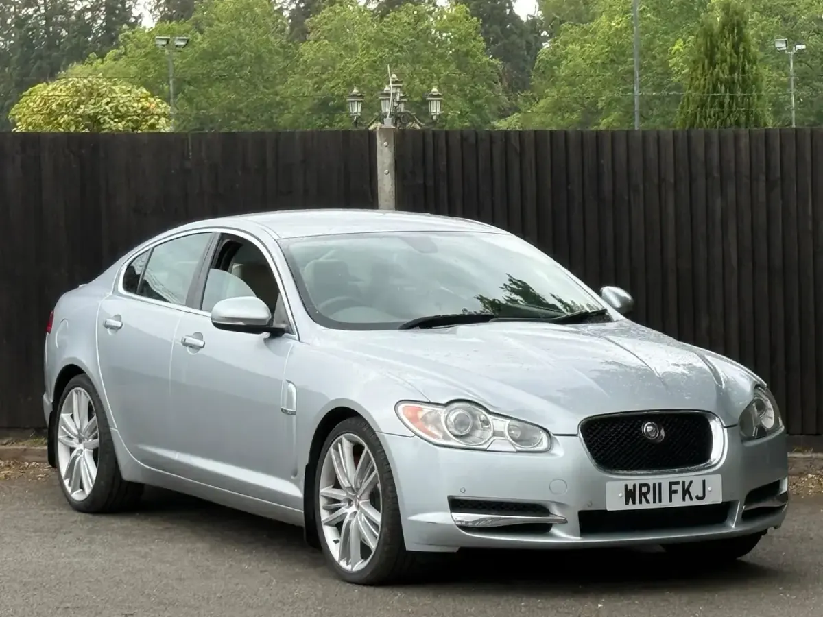 Begagnad Jaguar XF Portfolio 2011 Silver Sedan