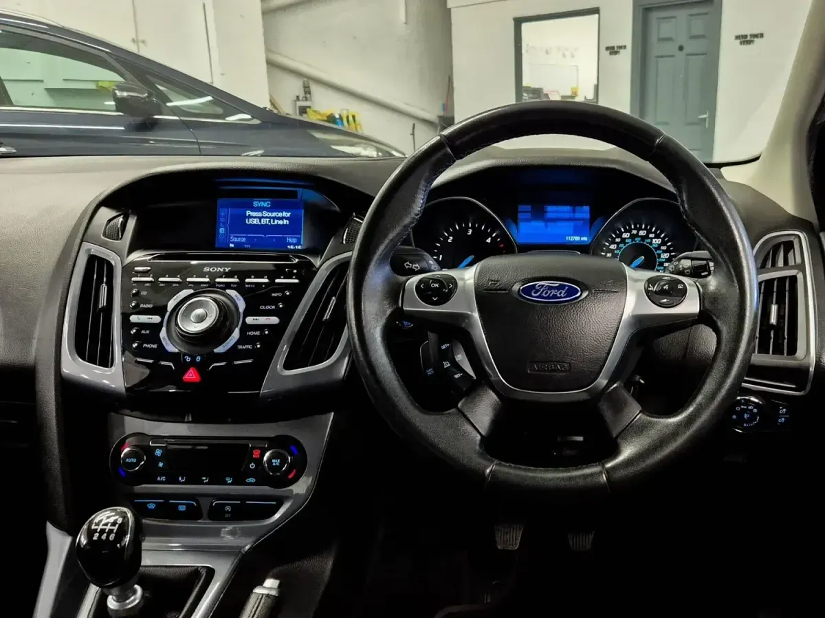 Begagnad Ford Focus Titanium 115 HK (84 kW) 2014 Svart Halvkombi