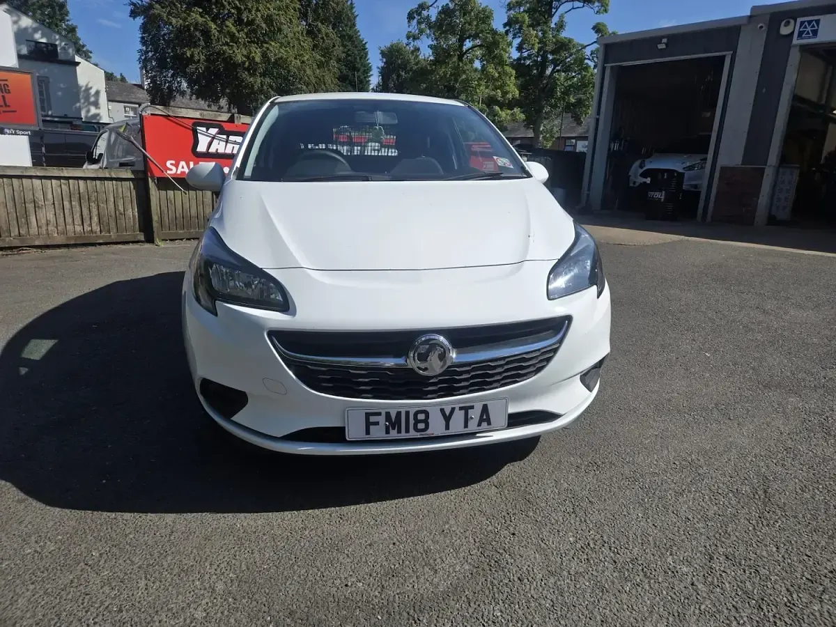 Used Vauxhall Corsa 95 HP (69 kW) 2018 White Hatchback