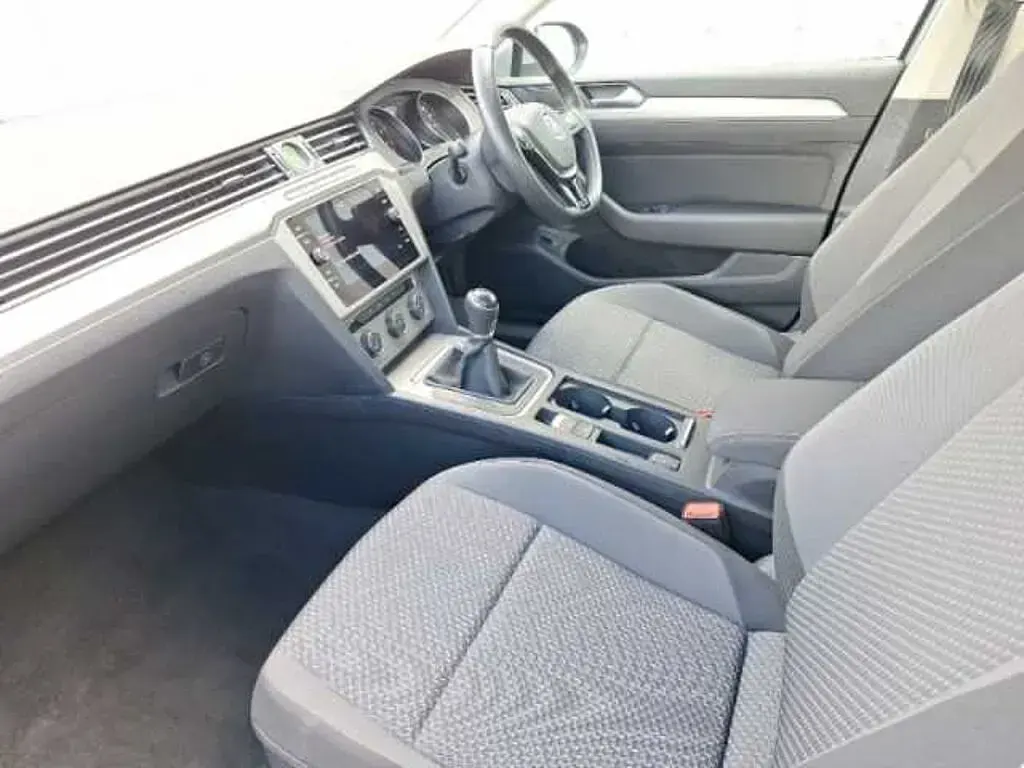 Used VW Passat S 150 HP (110 kW) 2019 Silver Sedan