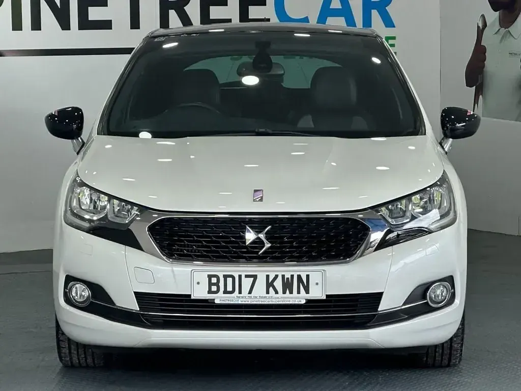 Used DS Automobiles DS4 Performance 120 HP (88 kW) 2017 White Hatchback