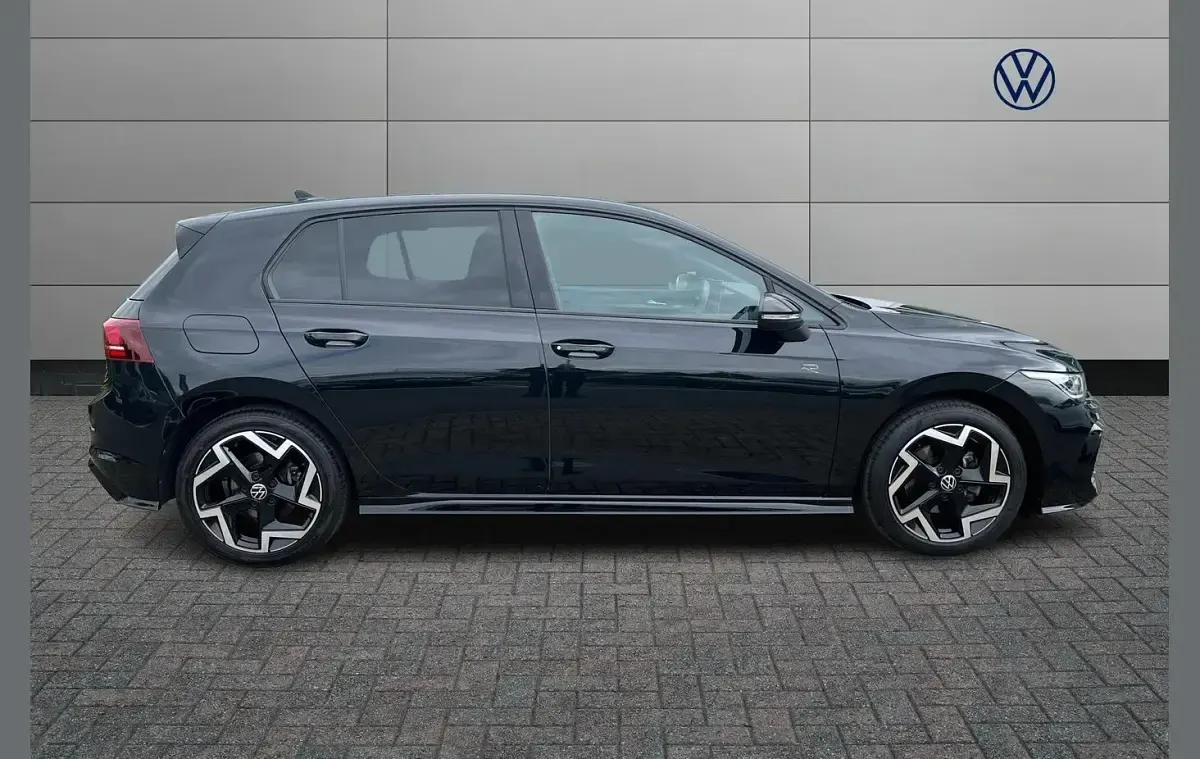 Used VW Golf VIII R-line 147 HP (108 kW) 2025 Black Hatchback
