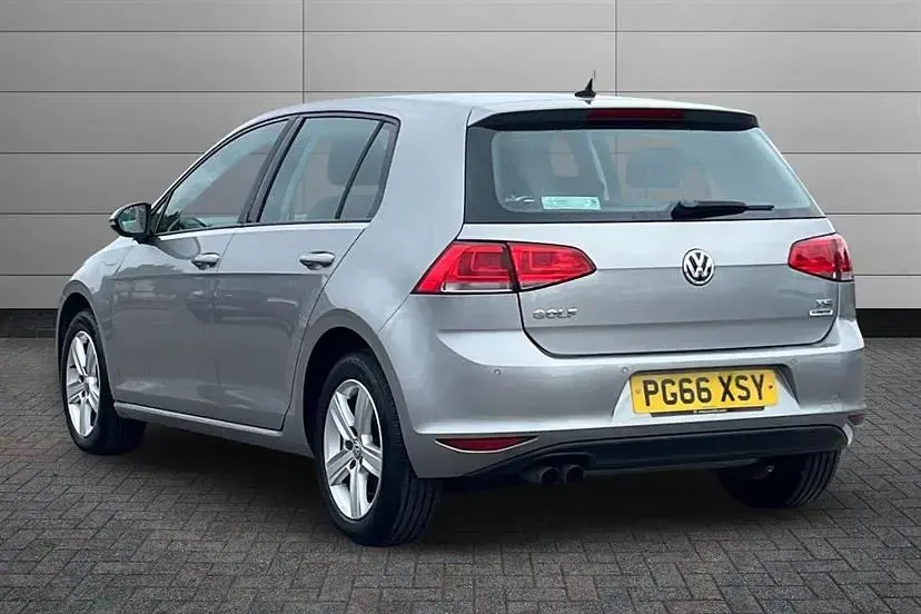 Begagnad VW Golf VII Edition 125 HK (91 kW) 2017 Silver Halvkombi