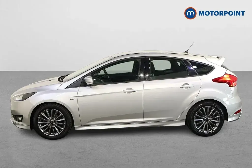 Used Ford Focus ST-Line 140 HP (102 kW) 2017 Silver Hatchback