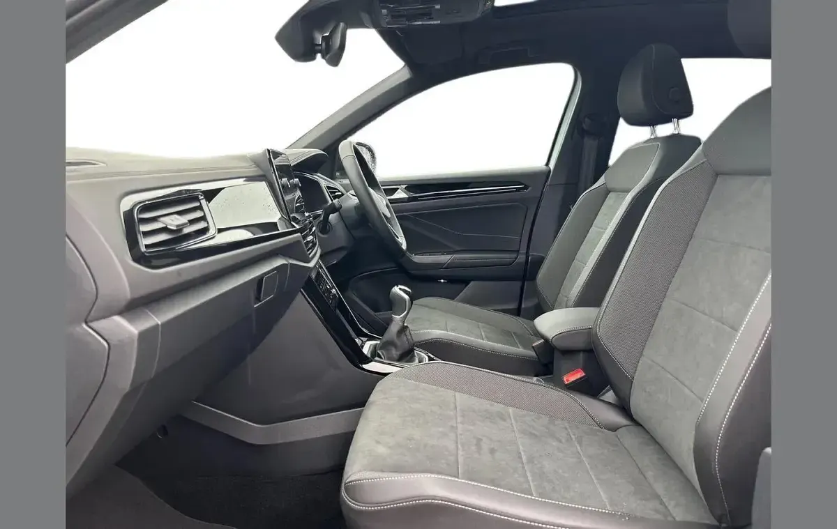 Used VW T-Roc Design 150 HP (110 kW) 2025 Silver SUV